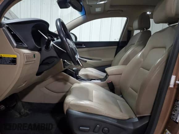 2016 Hyundai Tucson Sport z VIN KM8J3CA21GU179516, wystawiony jako Copart lot #91082765 z przebiegiem 93 070 mil mil oraz Czysty tytuł • Clean title. Historia ofert i sprzedaży dostępna na DreamBid. Obrazek 7.