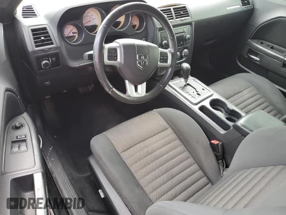 ✅ 2013 Dodge Challenger SXT • VIN: 2C3CDYAG8DH662846 • Lot: 73607164. Wystawiony na Copart z przebiegiem Nie podano. Bezpłatny archiwum sprzedaży aukcyjnych z USA i szczegółowy raport historii pojazdu na DreamBid. Zdjęcie 8.