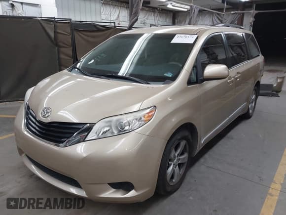 ✅ 2013 Toyota Sienna LE • VIN: 5TDKK3DC1DS337028 • Lot: 43670575. Listed on IAAI with 136,557 mi. Free auction sales archive from the USA and detailed vehicle history report at DreamBid. Image 2.