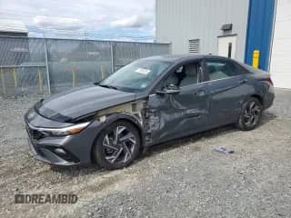 2025 Hyundai Elantra Preferred z VIN KMHLN4DG7SU870610, wystawiony jako Copart lot #71160015 z przebiegiem 8 029 mil mil oraz Szkoda całkowita • Salvage title. Historia ofert i sprzedaży dostępna na DreamBid. Obrazek 1.