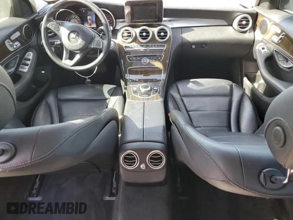 ✅ 2018 Mercedes-Benz C 300 • VIN: 55SWF4KB2JU259265 • Lot: 90358595. Listed on Copart with 71,128 mi. Free auction sales archive from the USA and detailed vehicle history report at DreamBid. Image 8.