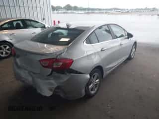 2017 Chevrolet Cruze LT с VIN 1G1BE5SM3H7118921, выставлен на аукционе IAAI как лот 43186154 с пробегом 102 081 миль миль и . История ставок и продаж доступна на DreamBid. Изображение 4.