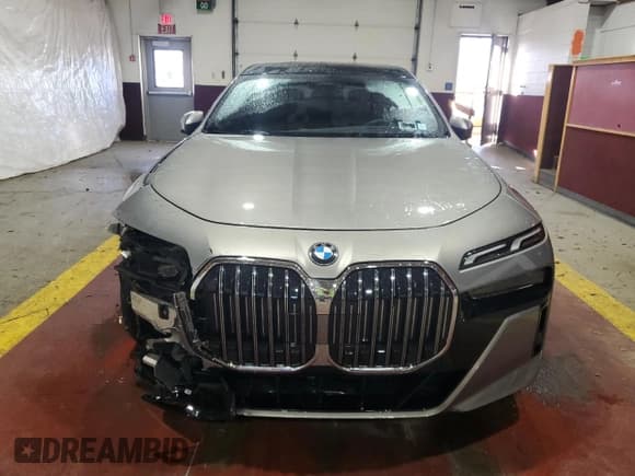✅ 2024 BMW 7 Series 740i xDrive • VIN: WBA33EH03RCS76249 • Lot: 45735165. Listed on Copart with 26,449 mi. Free auction sales archive from the USA and detailed vehicle history report at DreamBid. Image 5.