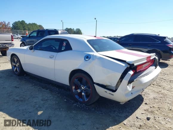 ✅ 2013 Dodge Challenger SXT • VIN: 2C3CDYAG6DH737253 • Lot: 40615411. Wystawiony na IAAI z przebiegiem 133 973 mil. Bezpłatny archiwum sprzedaży aukcyjnych z USA i szczegółowy raport historii pojazdu na DreamBid. Zdjęcie 3.
