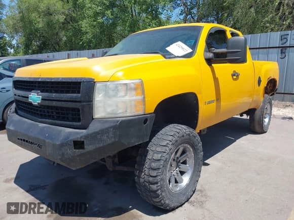 2007 Chevrolet Silverado 2500HD LTZ z VIN 1GCHK29647E559645, wystawiony jako IAAI lot #42429022 z przebiegiem 208 743 mil mil oraz . Historia ofert i sprzedaży dostępna na DreamBid. Obrazek 2.
