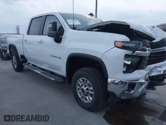 ✅ 2025 Chevrolet Silverado 2500HD LT • VIN: 2GC1KNEY5S1228495 • Лот: 43602216. Опубликован ранее на IAAI с пробегом 4 940 миль. Бесплатный доступ к архиву аукционных продаж из США и подробный отчёт об истории автомобиля на DreamBid. Изображение 1.