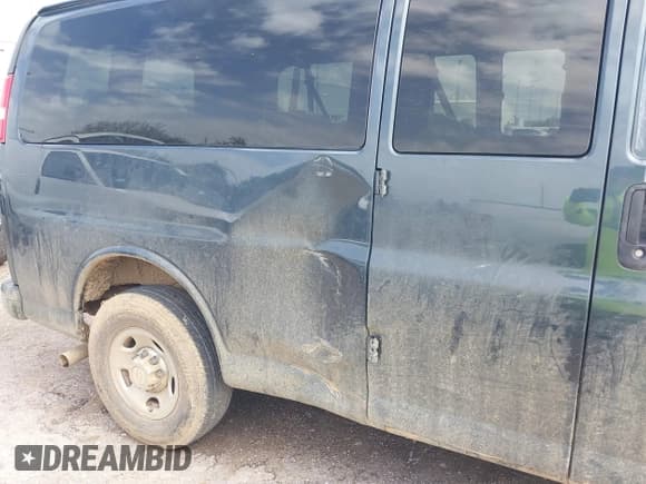 ✅ 2020 Chevrolet Express Passenger LT • VIN: 1GAZGPFG5L1168319 • Lot: 41720096. Listed on IAAI with 77,030 mi. Free auction sales archive from the USA and detailed vehicle history report at DreamBid. Image 6.