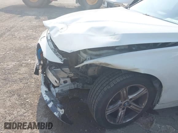 ✅ 2015 BMW 3 Series 328i xDrive • VIN: WBA3B5G5XFNS17926 • Lot: 42441569. Listed on IAAI with 120,748 mi. Free auction sales archive from the USA and detailed vehicle history report at DreamBid. Image 6.