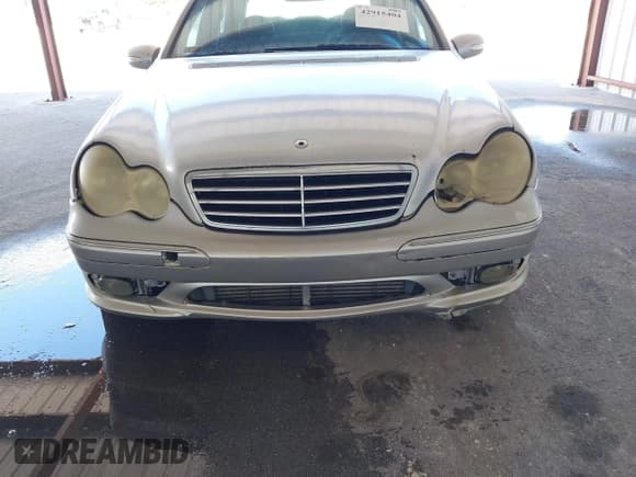 ✅ 2005 Mercedes-Benz C 230 Kompressor • VIN: WDBRF40J85F667729 • Lot: 42915404. Wystawiony na IAAI z przebiegiem 165 565 mil. Bezpłatny archiwum sprzedaży aukcyjnych z USA i szczegółowy raport historii pojazdu na DreamBid. Zdjęcie 6.