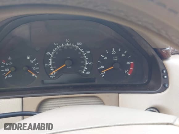 ✅ 1999 Mercedes-Benz E • VIN: WDBJF25H5XA908248 • Lot: 42910479. Wystawiony na IAAI z przebiegiem Nie podano. Bezpłatny archiwum sprzedaży aukcyjnych z USA i szczegółowy raport historii pojazdu na DreamBid. Zdjęcie 7.