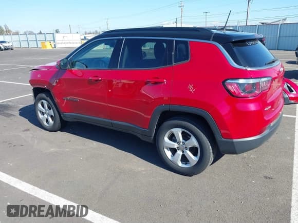 ✅ 2018 Jeep Compass Latitude • VIN: 3C4NJDBB5JT127730 • Lot: 41701871. Wystawiony na IAAI z przebiegiem 136 544 mil. Bezpłatny archiwum sprzedaży aukcyjnych z USA i szczegółowy raport historii pojazdu na DreamBid. Zdjęcie 3.