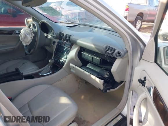 ✅ 2005 Mercedes-Benz C 320 • VIN: WDBRF64JX5F565631 • Лот: 41416724. Опубликован ранее на IAAI с пробегом 154 981 миль. Бесплатный доступ к архиву аукционных продаж из США и подробный отчёт об истории автомобиля на DreamBid. Изображение 5.