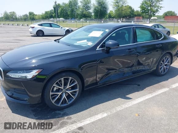 ✅ 2019 Volvo S90 Momentum • VIN: LVY102AK1KP079116 • Lot: 42422745. Wystawiony na IAAI z przebiegiem 17 087 mil. Bezpłatny archiwum sprzedaży aukcyjnych z USA i szczegółowy raport historii pojazdu na DreamBid. Zdjęcie 6.