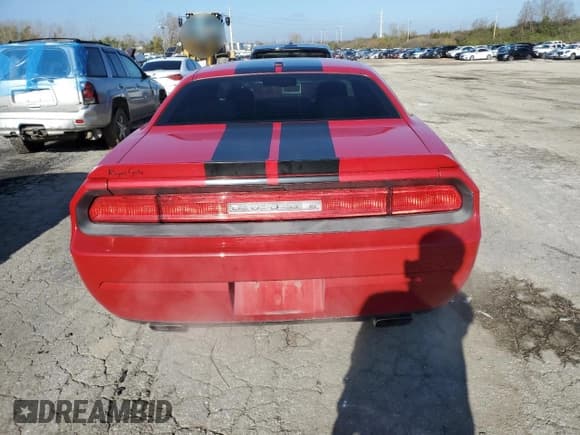 ✅ 2013 Dodge Challenger R/T Plus • VIN: 2C3CDYBT1DH511536 • Lot: 81038234. Wystawiony na Copart z przebiegiem 201 933 mil. Bezpłatny archiwum sprzedaży aukcyjnych z USA i szczegółowy raport historii pojazdu na DreamBid. Zdjęcie 6.