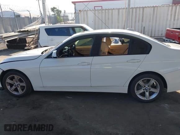 ✅ 2015 BMW 3 Series 328i • VIN: WBA3C1C51FK118148 • Lot: 43126893. Listed on IAAI with 140,556 mi. Free auction sales archive from the USA and detailed vehicle history report at DreamBid. Image 13.
