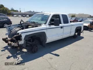 ✅ 2001 Chevrolet Silverado 2500HD LS • VIN: 1GCHC29U41E325248 • Лот: 64476975. Опубликован ранее на Copart с пробегом Не указан. Бесплатный доступ к архиву аукционных продаж из США и подробный отчёт об истории автомобиля на DreamBid. Изображение 1.