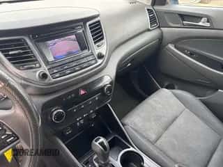 2016 Hyundai Tucson SE with VIN KM8J23A40GU097085, listed as a IAAI auction lot 43482070 with 142,551 mi miles and . Bid and sale history available at DreamBid. Image 6.