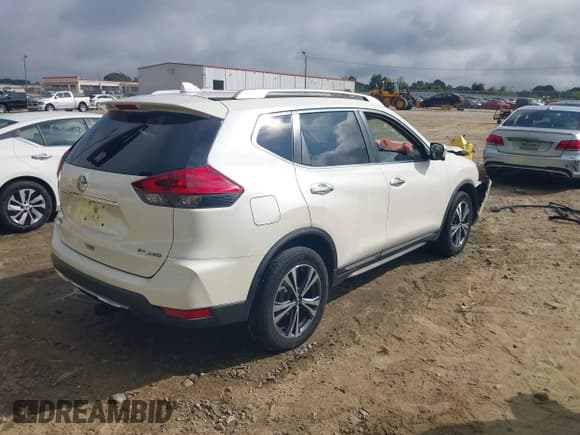 ✅ 2017 Nissan Rogue SV • VIN: JN8AT2MV8HW250080 • Lot: 42833540. Wystawiony na IAAI z przebiegiem 121 727 mil. Bezpłatny archiwum sprzedaży aukcyjnych z USA i szczegółowy raport historii pojazdu na DreamBid. Zdjęcie 4.