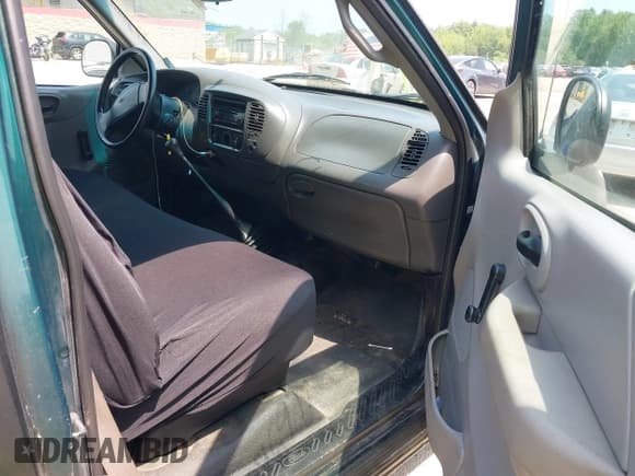 ✅ 1999 Ford F-150 • VIN: 2FTZF1725XCA25952 • Lot: 42446973. Wystawiony na IAAI z przebiegiem 126 393 mil. Bezpłatny archiwum sprzedaży aukcyjnych z USA i szczegółowy raport historii pojazdu na DreamBid. Zdjęcie 5.