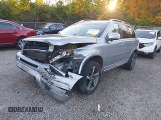 ✅ 2013 Volvo XC90 R-Design • VIN: YV4952CT5D1664902 • Lot: 43644302. Wystawiony na IAAI z przebiegiem 148 115 mil. Bezpłatny archiwum sprzedaży aukcyjnych z USA i szczegółowy raport historii pojazdu na DreamBid. Zdjęcie 2.