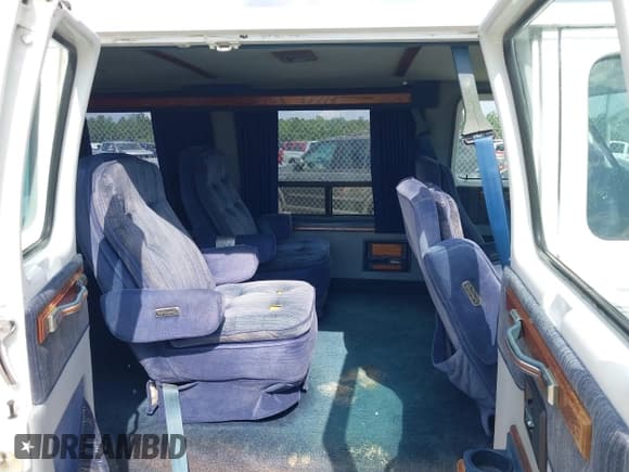 ✅ 1988 Chevrolet Chevy Van • VIN: 2GCEG25K4J4112747 • Лот: 42998571. Опубликован ранее на IAAI с пробегом 22 215 миль. Бесплатный доступ к архиву аукционных продаж из США и подробный отчёт об истории автомобиля на DreamBid. Изображение 8.