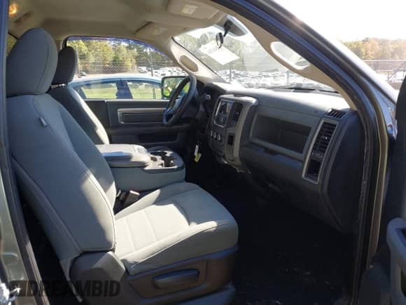 2013 Ram 1500 Express z VIN 3C6JR6ATXDG505915, wystawiony jako IAAI lot #43504506 z przebiegiem 171 665 mil mil oraz . Historia ofert i sprzedaży dostępna na DreamBid. Obrazek 5.