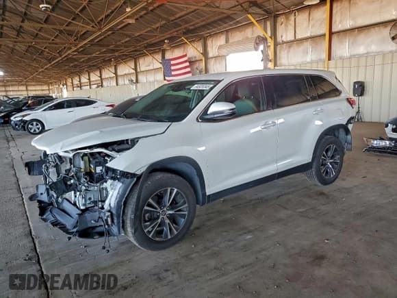 ✅ 2019 Toyota Highlander LE • VIN: 5TDZZRFH1KS329465 • Lot: 94925345. Listed on Copart with 82,256 mi. Free auction sales archive from the USA and detailed vehicle history report at DreamBid. Image 1.