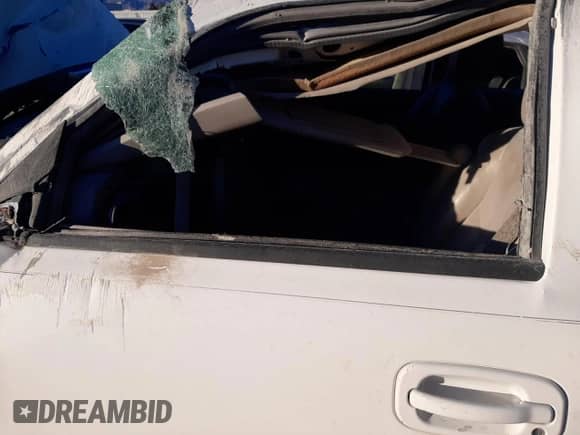 2005 Chevrolet Suburban LT z VIN 3GNEC16Z35G233549, wystawiony jako Copart lot #71860624 z przebiegiem Nie podano mil oraz Nie do naprawy • Non repairable. Historia ofert i sprzedaży dostępna na DreamBid. Obrazek 7.