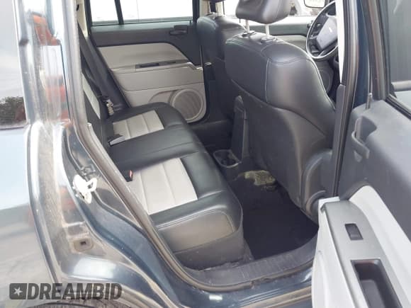 ✅ 2007 Jeep Compass • VIN: 1JBFT57W470241712 • Lot: 42393491. Wystawiony na IAAI z przebiegiem 230 795 mil. Bezpłatny archiwum sprzedaży aukcyjnych z USA i szczegółowy raport historii pojazdu na DreamBid. Zdjęcie 8.