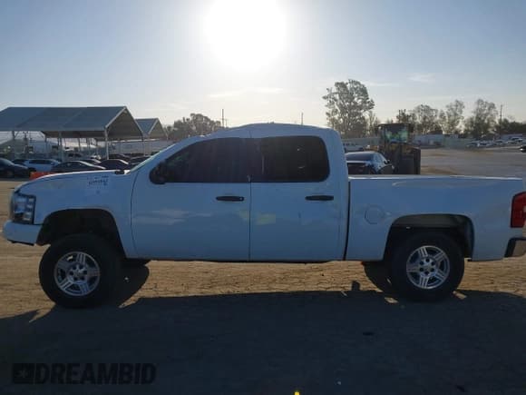 ✅ 2007 Chevrolet Silverado 1500 LTZ • VIN: 2GCEC13JX71515741 • Lot: 41991842. Listed on IAAI with 150,596 mi. Free auction sales archive from the USA and detailed vehicle history report at DreamBid. Image 14.