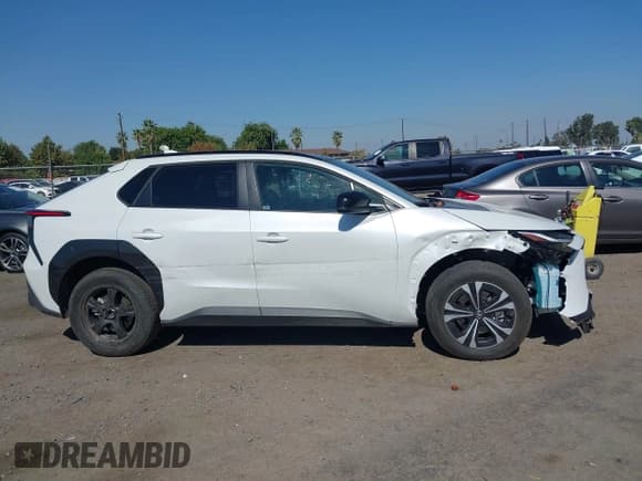 ✅ 2024 Toyota bZ4X XLE • VIN: JTMABACA2RA079705 • Лот: 43269654. Опубликован ранее на IAAI с пробегом 7 574 миль. Бесплатный доступ к архиву аукционных продаж из США и подробный отчёт об истории автомобиля на DreamBid. Изображение 14.