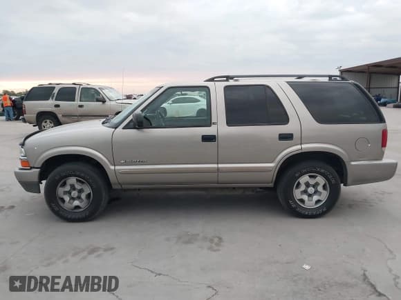✅ 2003 Chevrolet Blazer LS • VIN: 1GNDT13X13K119831 • Lot: 43295014. Wystawiony na IAAI z przebiegiem 183 907 mil. Bezpłatny archiwum sprzedaży aukcyjnych z USA i szczegółowy raport historii pojazdu na DreamBid. Zdjęcie 15.