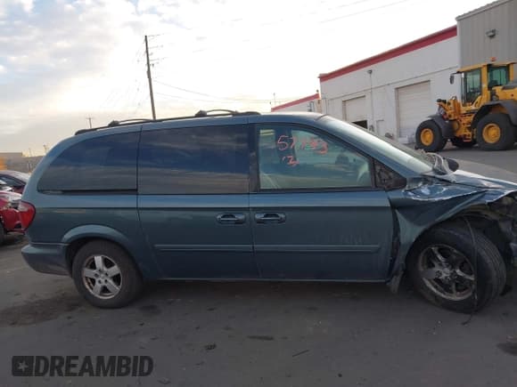 ✅ 2005 Dodge Caravan SXT • VIN: 2D4GP44L95R299610 • Lot: 43657743. Wystawiony na IAAI z przebiegiem 363 004 mil. Bezpłatny archiwum sprzedaży aukcyjnych z USA i szczegółowy raport historii pojazdu na DreamBid. Zdjęcie 13.