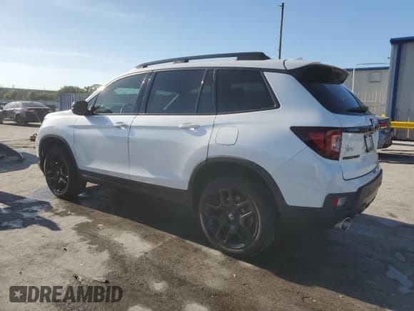 ✅ 2024 Honda Passport Black Edition • VIN: 5FNYF8H87RB007424 • Lot: 68674295. Listed on Copart with 22,786 mi. Free auction sales archive from the USA and detailed vehicle history report at DreamBid. Image 2.