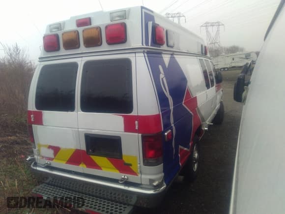 ✅ 2009 Ford E-Series Commercial • VIN: 1FDSS34P89DA41909 • Lot: 36282591. Wystawiony na IAAI z przebiegiem Nie podano. Bezpłatny archiwum sprzedaży aukcyjnych z USA i szczegółowy raport historii pojazdu na DreamBid. Zdjęcie 4.