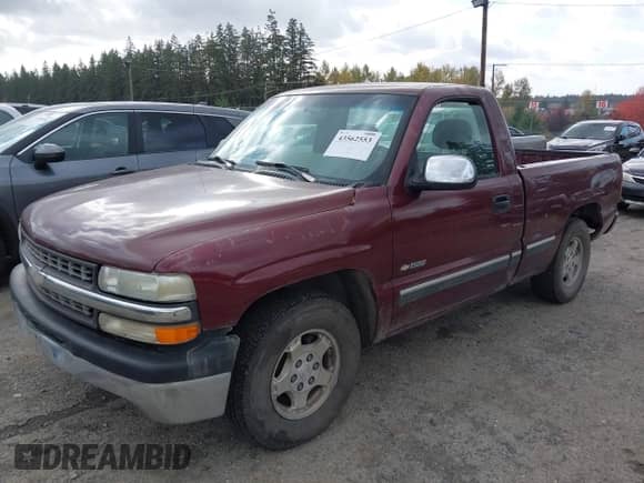 1999 Chevrolet Silverado 1500 LS z VIN 1GCEC14V0XZ164153, wystawiony jako IAAI lot #43562553 z przebiegiem 282 396 mil mil oraz . Historia ofert i sprzedaży dostępna na DreamBid. Obrazek 2.