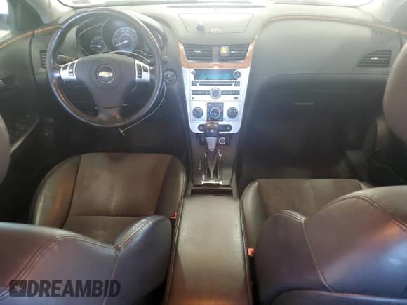 2012 Chevrolet Malibu 2LT z VIN 1G1ZD5E07CF330472, wystawiony jako Copart lot #69040254 z przebiegiem 136 393 mil mil oraz Szkoda całkowita • Salvage title. Historia ofert i sprzedaży dostępna na DreamBid. Obrazek 8.