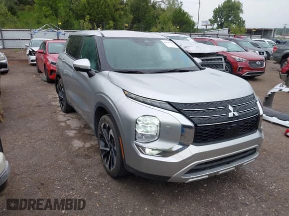 ✅ 2024 Mitsubishi Outlander SE • VIN: JA4J4VA81RZ035904 • Lot: 43141045. Listed on IAAI with 47,032 mi. Free auction sales archive from the USA and detailed vehicle history report at DreamBid. Image 1.