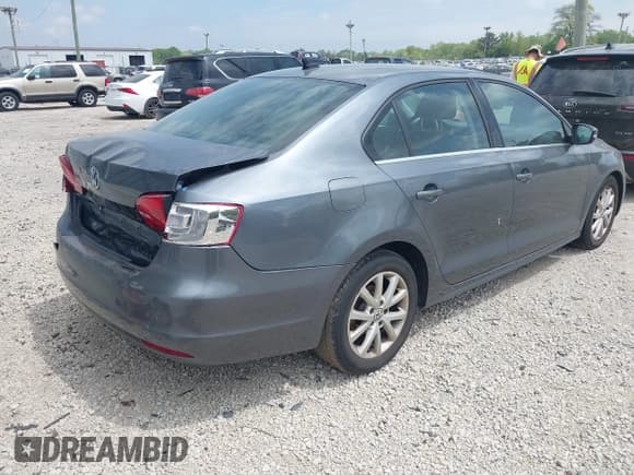 ✅ 2013 Volkswagen Jetta SE • VIN: 3VWDX7AJXDM255977 • Lot: 42194447. Listed on IAAI with 120,921 mi. Free auction sales archive from the USA and detailed vehicle history report at DreamBid. Image 4.