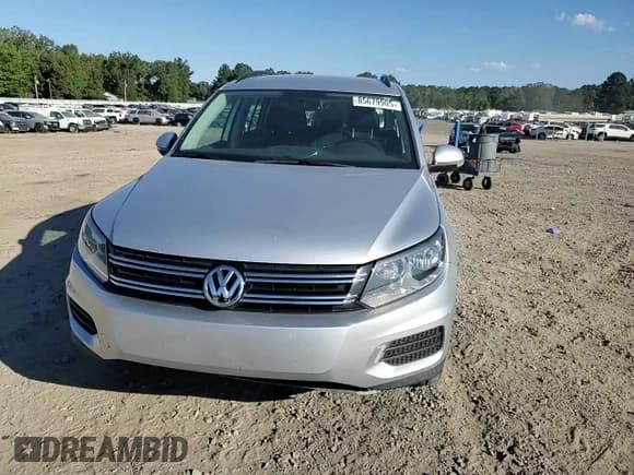 ✅ 2017 Volkswagen Tiguan S • VIN: WVGBV7AX8HK054544 • Lot: 85679905. Wystawiony na Copart z przebiegiem 130 027 mil. Bezpłatny archiwum sprzedaży aukcyjnych z USA i szczegółowy raport historii pojazdu na DreamBid. Zdjęcie 13.