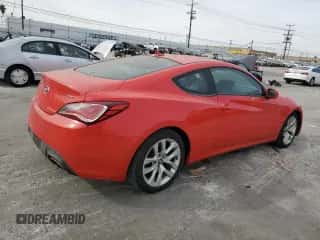 2013 Hyundai Genesis Coupe 2.0T z VIN KMHHT6KDXDU112487, wystawiony jako Copart lot #84668714 z przebiegiem 88 909 mil mil oraz Czysty tytuł • Clean title. Historia ofert i sprzedaży dostępna na DreamBid. Obrazek 3.