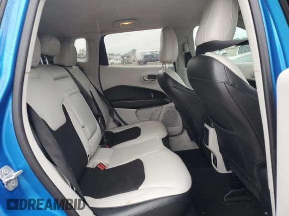 ✅ 2018 Jeep Compass Latitude • VIN: 3C4NJCBB5JT233279 • Lot: 70304765. Listed on Copart with 108,692 mi. Free auction sales archive from the USA and detailed vehicle history report at DreamBid. Image 11.