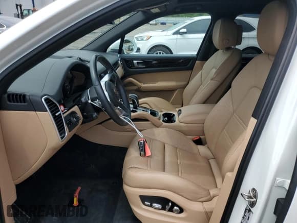 ✅ 2021 Porsche Cayenne E-Hybrid • VIN: WP1AE2AY1MDA24696 • Lot: 54376945. Wystawiony na Copart z przebiegiem 36 303 mil. Bezpłatny archiwum sprzedaży aukcyjnych z USA i szczegółowy raport historii pojazdu na DreamBid. Zdjęcie 7.