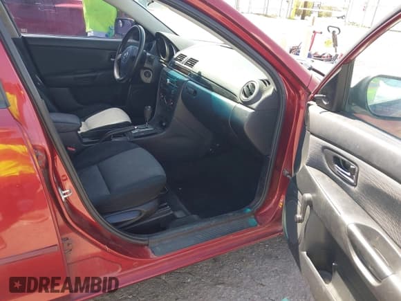 ✅ 2008 Mazda 3 i Touring Value • VIN: JM1BK32F981138664 • Lot: 42824970. Listed on IAAI with 170,096 mi. Free auction sales archive from the USA and detailed vehicle history report at DreamBid. Image 5.