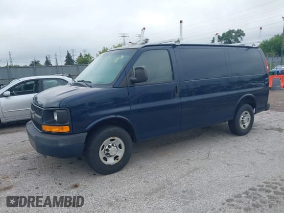 ✅ 2014 Chevrolet Express Cargo • VIN: 1GCWGFBA8E1136392 • Lot: 43026716. Wystawiony na IAAI z przebiegiem 233 303 mil. Bezpłatny archiwum sprzedaży aukcyjnych z USA i szczegółowy raport historii pojazdu na DreamBid. Zdjęcie 17.