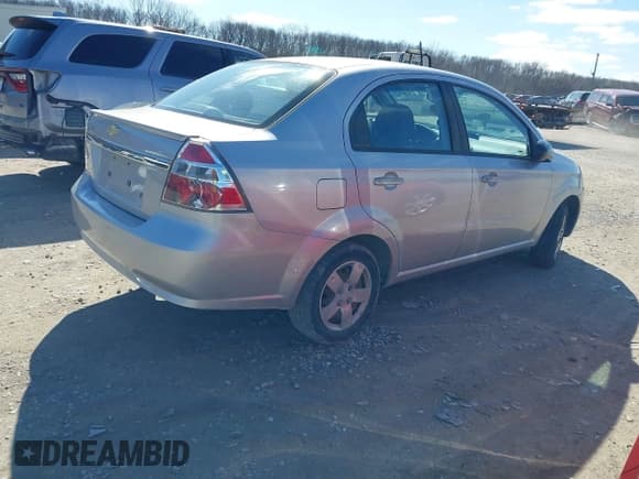 ✅ 2010 Chevrolet Aveo 1LT • VIN: KL1TD5DE0AB134556 • Lot: 41822057. Wystawiony na IAAI z przebiegiem 107 523 mil. Bezpłatny archiwum sprzedaży aukcyjnych z USA i szczegółowy raport historii pojazdu na DreamBid. Zdjęcie 4.