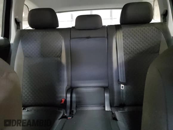 ✅ 2018 Volkswagen Tiguan S • VIN: 3VV1B7AXXJM092916 • Лот: 90348745. Опубликован ранее на Copart с пробегом 81 678 миль. Бесплатный доступ к архиву аукционных продаж из США и подробный отчёт об истории автомобиля на DreamBid. Изображение 10.