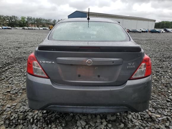 ✅ 2018 Nissan Versa SV • VIN: 3N1CN7AP3JL876118 • Lot: 56657025. Wystawiony na Copart z przebiegiem 133 158 mil. Bezpłatny archiwum sprzedaży aukcyjnych z USA i szczegółowy raport historii pojazdu na DreamBid. Zdjęcie 6.