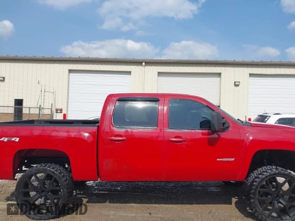 ✅ 2008 Chevrolet Silverado 1500 LTZ • VIN: 2GCEK13Y281241713 • Lot: 42490545. Listed on IAAI with 251,667 mi. Free auction sales archive from the USA and detailed vehicle history report at DreamBid. Image 13.