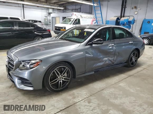 ✅ 2020 Mercedes-Benz E 450 • VIN: WDDZF6JBXLA725876 • Лот: 64807435. Опубликован ранее на Copart с пробегом 55 115 миль. Бесплатный доступ к архиву аукционных продаж из США и подробный отчёт об истории автомобиля на DreamBid. Изображение 1.